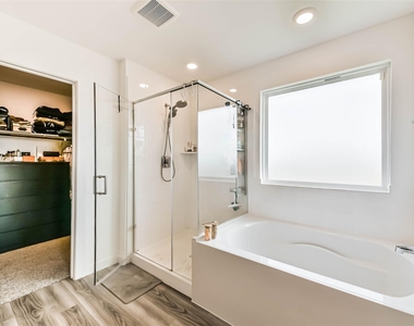 2621 Mackinac Bay Drive - Photo Thumbnail 20
