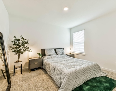 2621 Mackinac Bay Drive - Photo Thumbnail 23