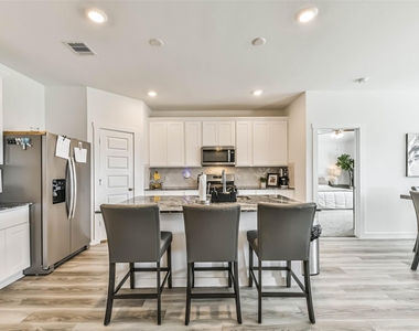 2621 Mackinac Bay Drive - Photo Thumbnail 10