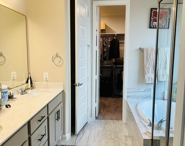 18531 Wolf Mountain Lane - Photo Thumbnail 10