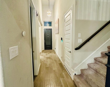 18531 Wolf Mountain Lane - Photo Thumbnail 3