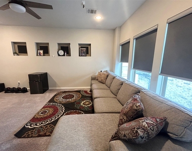 18531 Wolf Mountain Lane - Photo Thumbnail 15