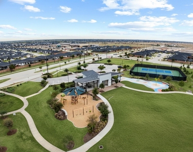 31730 Carlisle Cove Ct - Photo Thumbnail 38