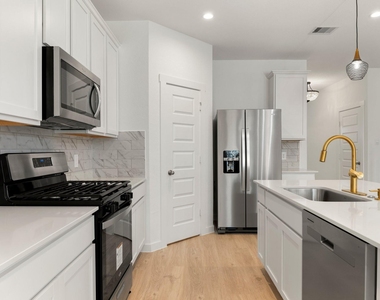 31730 Carlisle Cove Ct - Photo Thumbnail 5