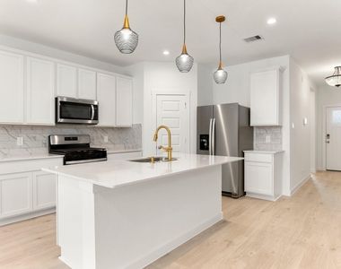 31730 Carlisle Cove Ct - Photo Thumbnail 4