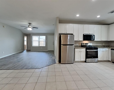 804 Lovebug Lane - Photo Thumbnail 4