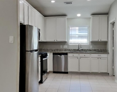 804 Lovebug Lane - Photo Thumbnail 3