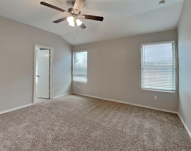 804 Lovebug Lane - Photo Thumbnail 5