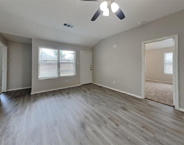 804 Lovebug Lane - Photo Thumbnail 2