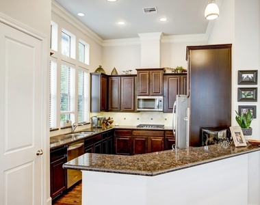 1851 Dart Street - Photo Thumbnail 4