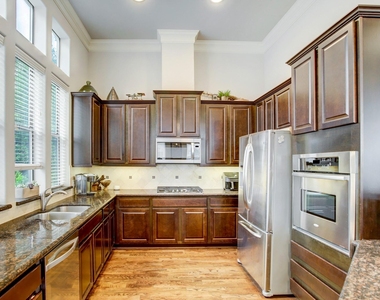 1851 Dart Street - Photo Thumbnail 3