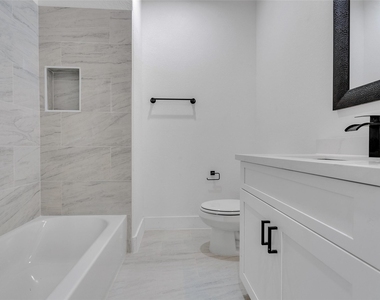 5126 Clover Street - Photo Thumbnail 14