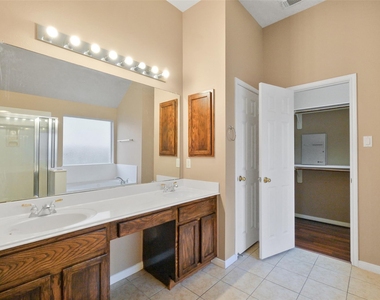 2610 Easton Springs Court - Photo Thumbnail 13