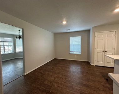 1034 Junction Court - Photo Thumbnail 5