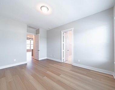 10916 Brambling Wood Drive - Photo Thumbnail 21