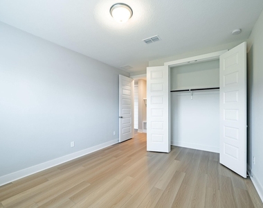 10916 Brambling Wood Drive - Photo Thumbnail 10