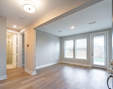 10916 Brambling Wood Drive - Photo Thumbnail 5