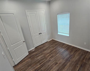 4902 Paradigm Lane - Photo Thumbnail 7