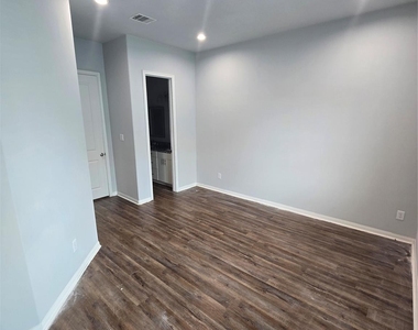4902 Paradigm Lane - Photo Thumbnail 15