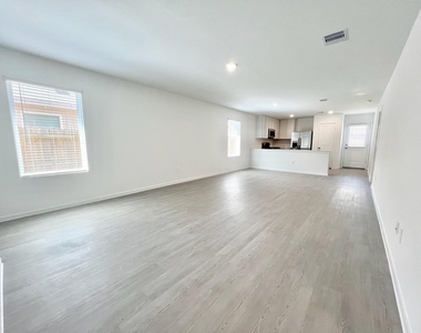 3019 Mallorca Drive - Photo Thumbnail 2