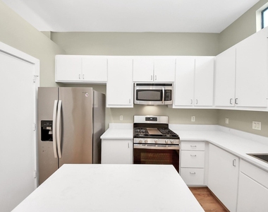 8715 Meadowcroft Drive - Photo Thumbnail 10