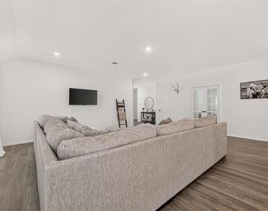 3112 Catalonion Court - Photo Thumbnail 6