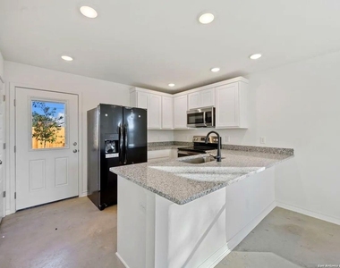543 Delmar Street - Photo Thumbnail 4