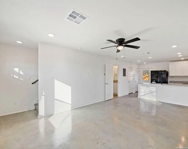 543 Delmar Street - Photo Thumbnail 3