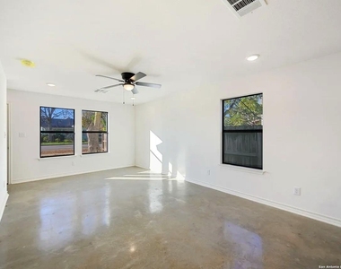 543 Delmar Street - Photo Thumbnail 8
