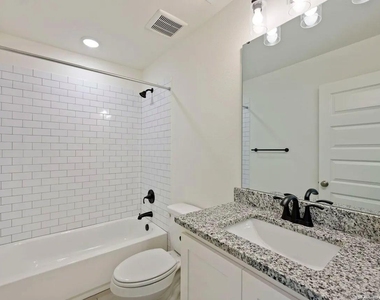 543 Delmar Street - Photo Thumbnail 14