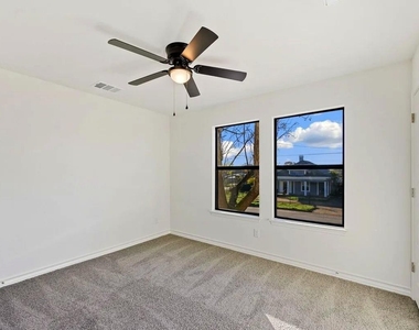 543 Delmar Street - Photo Thumbnail 10
