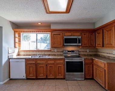 2714 Owens Cross Drive - Photo Thumbnail 3