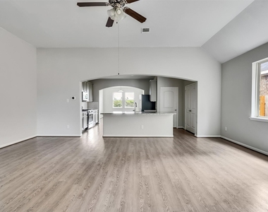 2643 Dry Creek Drive - Photo Thumbnail 8