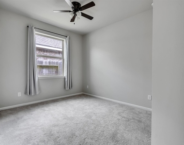 2643 Dry Creek Drive - Photo Thumbnail 5