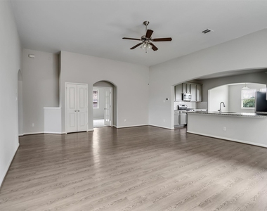 2643 Dry Creek Drive - Photo Thumbnail 9