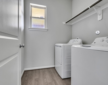 2643 Dry Creek Drive - Photo Thumbnail 17