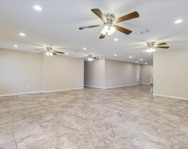 2111 E Lott Avenue - Photo Thumbnail 2