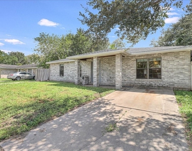 2111 E Lott Avenue - Photo Thumbnail 5