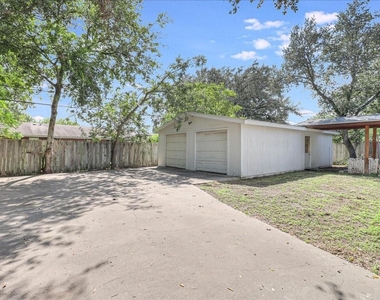 2111 E Lott Avenue - Photo Thumbnail 42