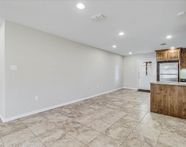 2111 E Lott Avenue - Photo Thumbnail 13