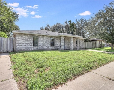 2111 E Lott Avenue - Photo Thumbnail 6