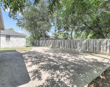 2111 E Lott Avenue - Photo Thumbnail 43