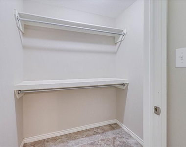 2111 E Lott Avenue - Photo Thumbnail 39