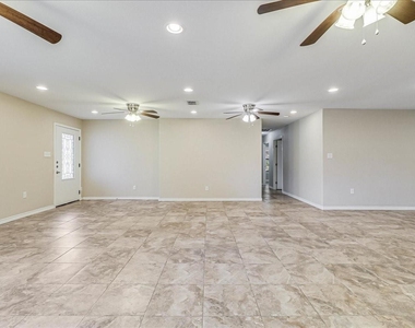 2111 E Lott Avenue - Photo Thumbnail 9