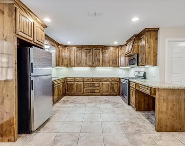2111 E Lott Avenue - Photo Thumbnail 16