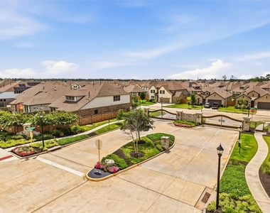 15647 Roscobie Park Drive - Photo Thumbnail 27