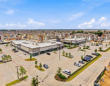 15647 Roscobie Park Drive - Photo Thumbnail 33