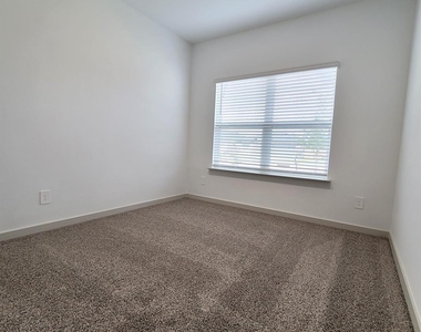 4915 Pine Haven Lane - Photo Thumbnail 9