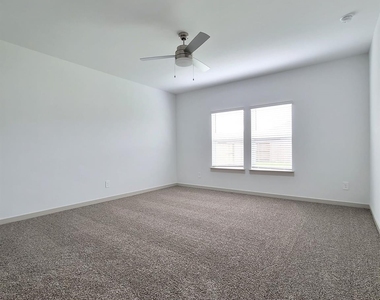 4915 Pine Haven Lane - Photo Thumbnail 11