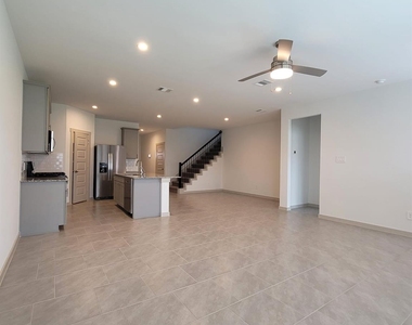 4915 Pine Haven Lane - Photo Thumbnail 7